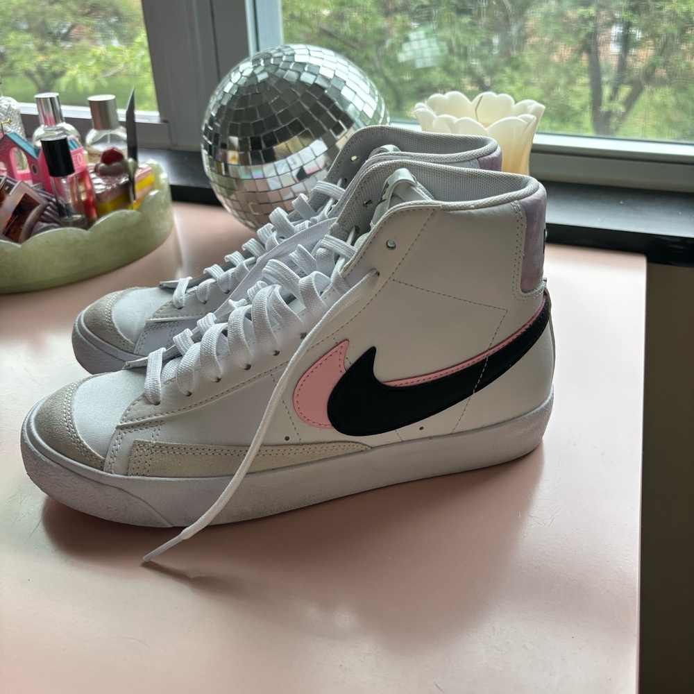 Nike Blazer Mid 77 white arctic punch